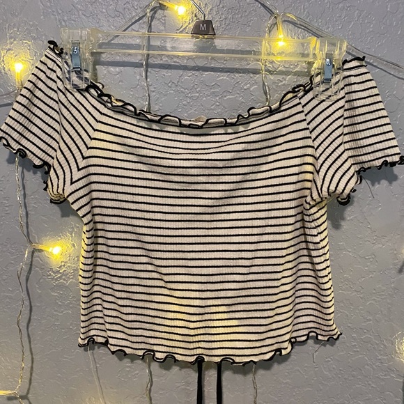 A’gaci- off the shoulder top - Picture 3 of 4